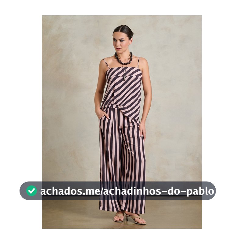 Rouah Entre no modo de férias com este conjunto de verão listrado elegante. Apresentando uma mistura atraente de listras diagonais e verticais, este conjunto de duas peças combinando inclui calças de perna larga respiráveis e uma parte superior de alça ajustável. Perfeito para resorts de praia, brun...