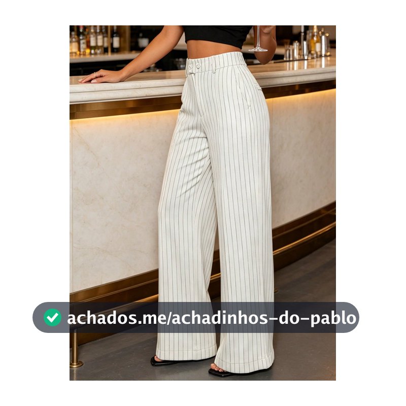 Estas calças de perna larga com riscas apresentam um design de cintura alta com dois botões, um corte descontraído, um caimento suave e um tecido estruturado,tornando-as adequadas tanto para