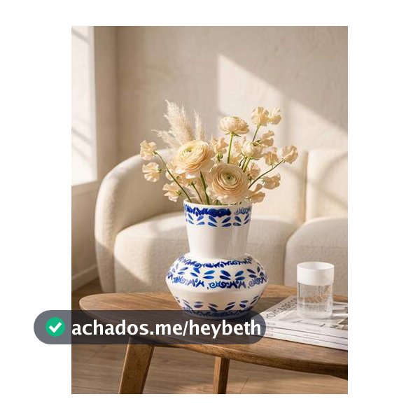 Cirelle Vaso de Cerâmica de Porcelana Azul e Branco Decorado com Padrões Clássicos de Orquídea Borboleta, Misturando Estética Retrô Tradicional. Feito de Cerâmica Lisa, Flores Artificiais e Pequenos Verdes Agindo como um Ornamento Decorativo de Mesa Vintage para Interiores.
